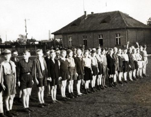 szkolakaletyhar1945